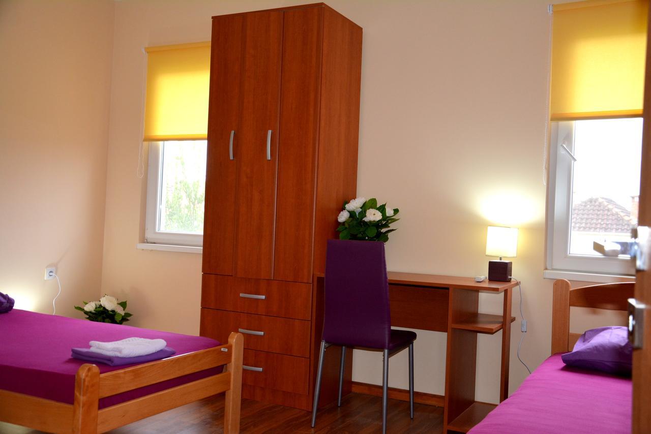 Montenegro Hostel B&B Podgorica Bagian luar foto